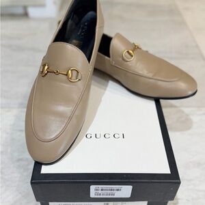 Gucci Women’s Beige Brixton Leather Loafers with Gold Accent